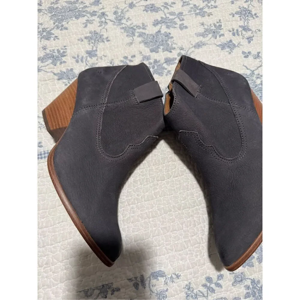 Frye Reina ankle in gray leather booties western details 8.5